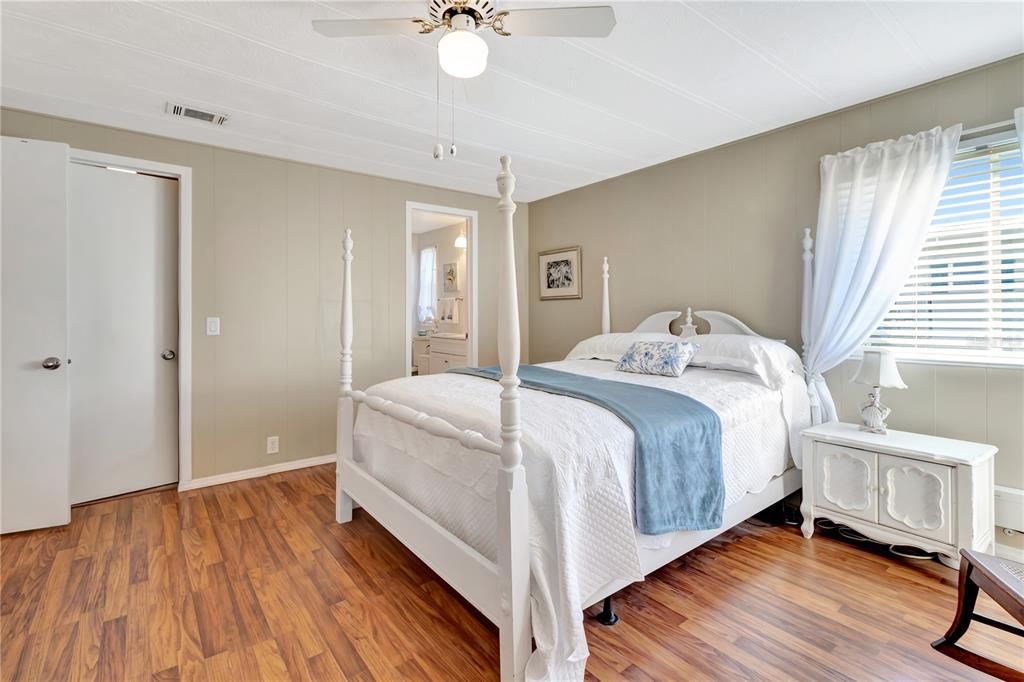 Activo con contrato: $139,900 (2 camas, 2 baños, 1204 Pies cuadrados)