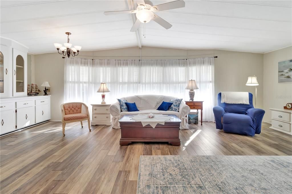 Activo con contrato: $139,900 (2 camas, 2 baños, 1204 Pies cuadrados)