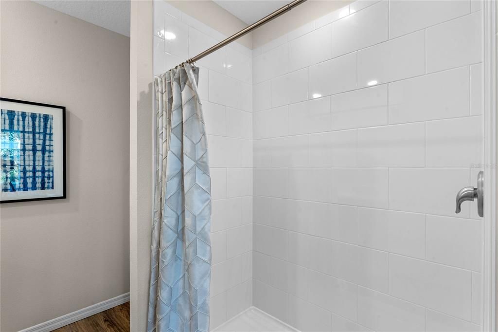 Под контрактом: $354,990 (3 спален, 2 ванн, 1504 Квадратных фут)
