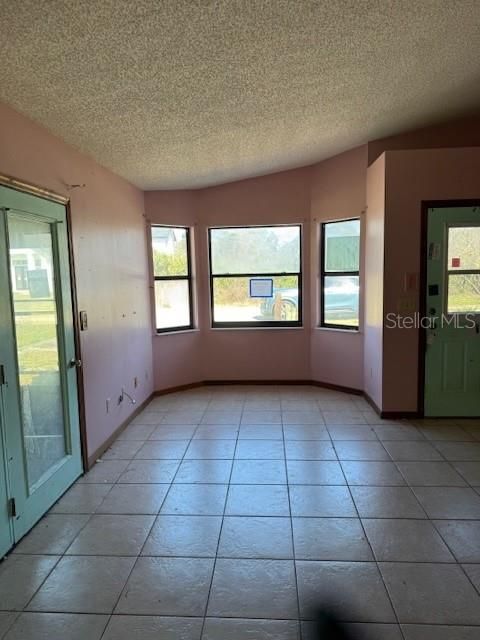 En Venta: $226,000 (3 camas, 2 baños, 1950 Pies cuadrados)