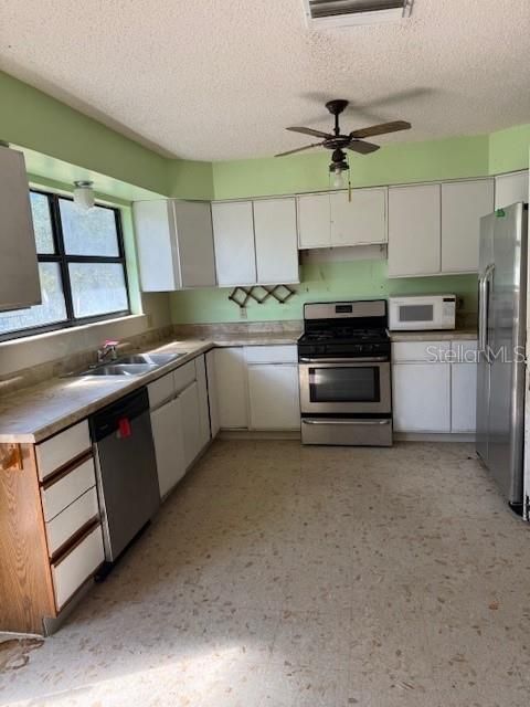 En Venta: $226,000 (3 camas, 2 baños, 1950 Pies cuadrados)