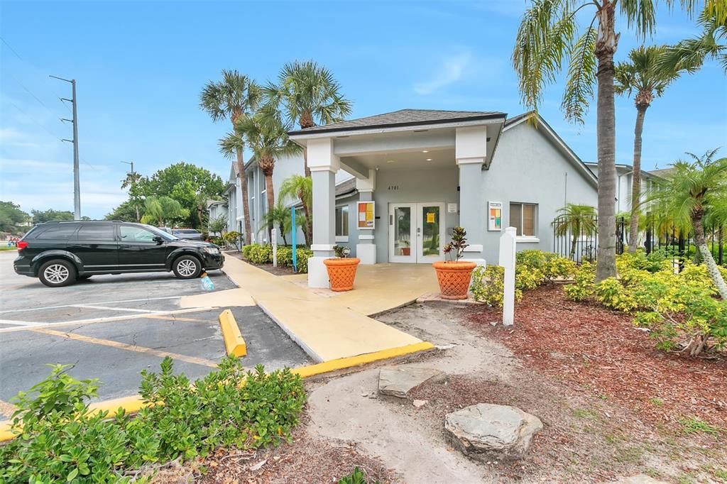 Active With Contract: $98,000 (2 beds, 2 baths, 976 Square Feet)