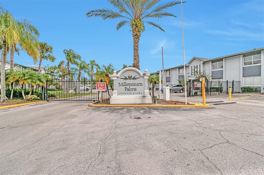 Active With Contract: $98,000 (2 beds, 2 baths, 976 Square Feet)
