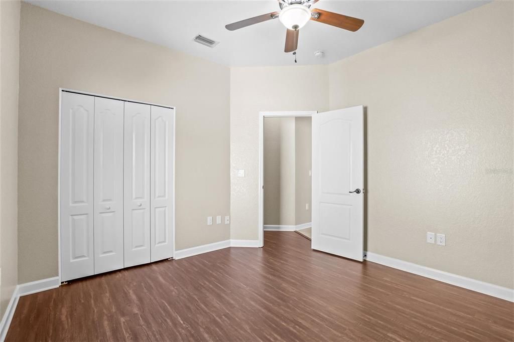 Activo con contrato: $385,000 (3 camas, 2 baños, 1681 Pies cuadrados)