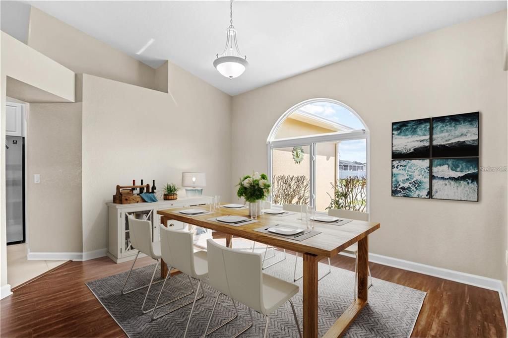 Activo con contrato: $385,000 (3 camas, 2 baños, 1681 Pies cuadrados)