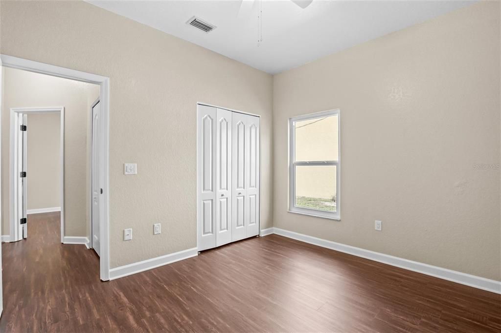 Activo con contrato: $385,000 (3 camas, 2 baños, 1681 Pies cuadrados)