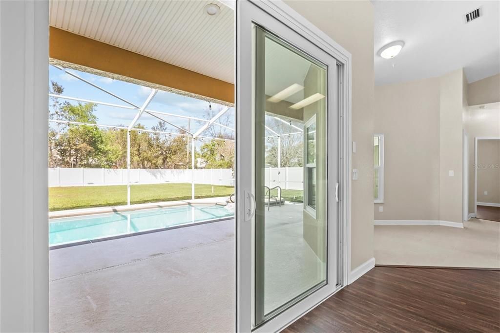 Activo con contrato: $385,000 (3 camas, 2 baños, 1681 Pies cuadrados)