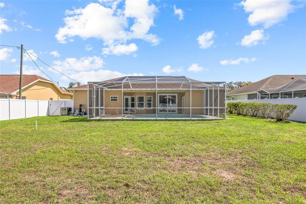 Activo con contrato: $385,000 (3 camas, 2 baños, 1681 Pies cuadrados)