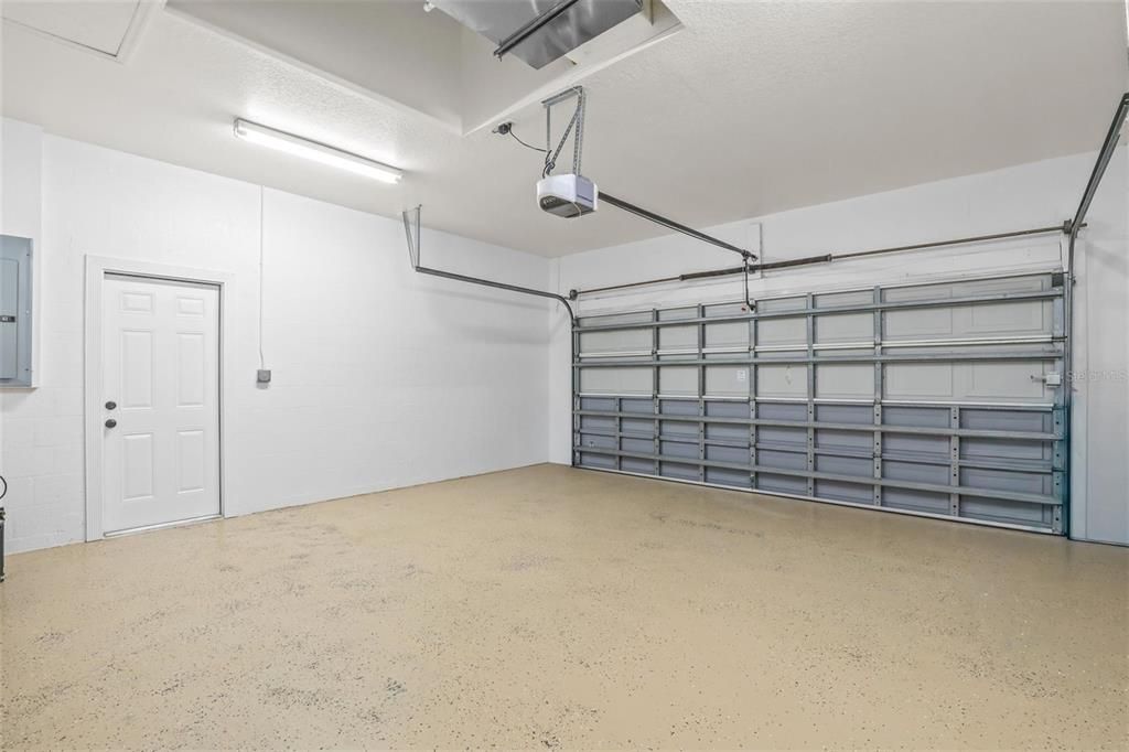 Activo con contrato: $385,000 (3 camas, 2 baños, 1681 Pies cuadrados)