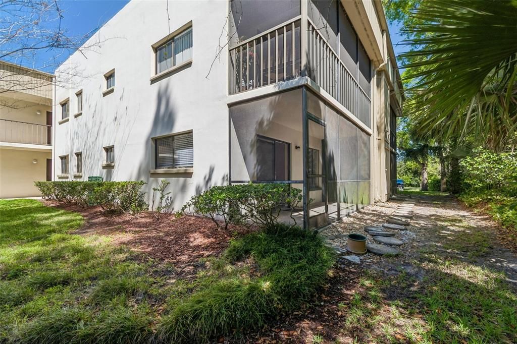 待售: $210,000 (2 贝兹, 2 浴室, 906 平方英尺)