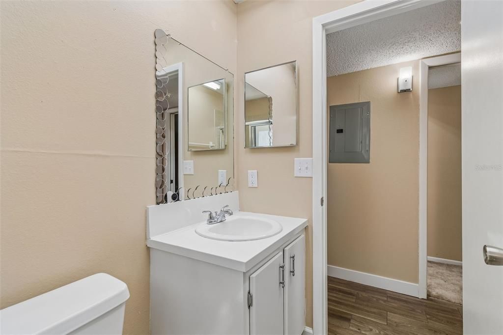 待售: $210,000 (2 贝兹, 2 浴室, 906 平方英尺)