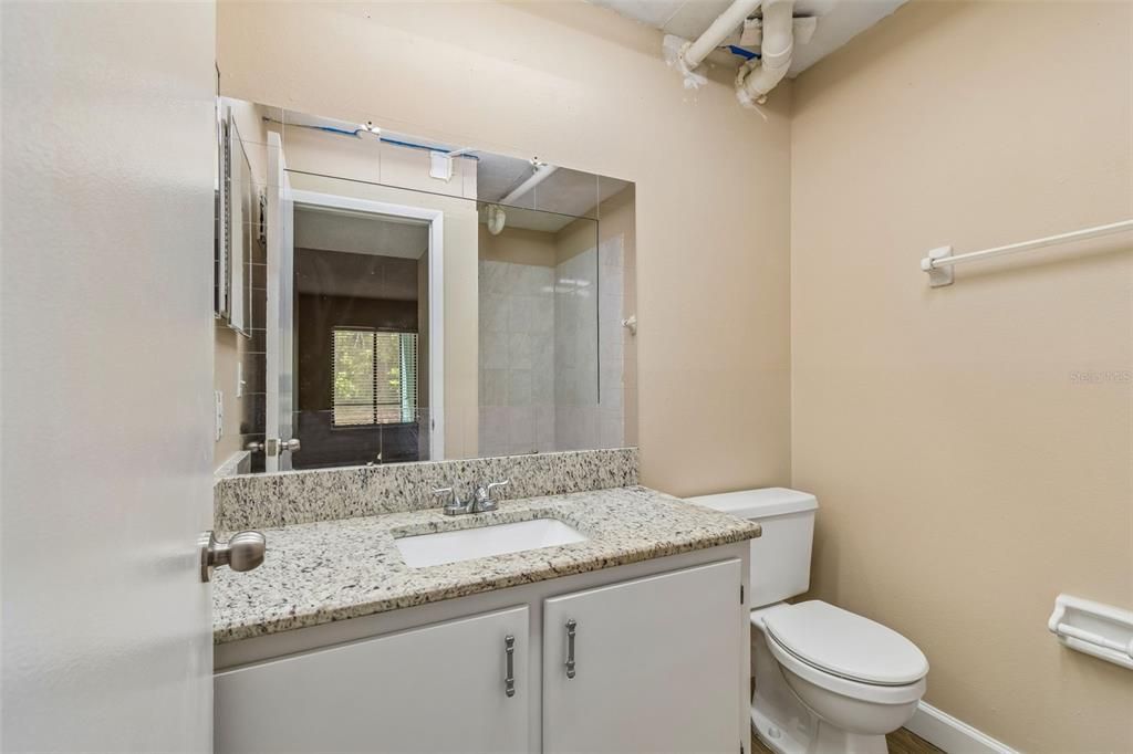 待售: $210,000 (2 贝兹, 2 浴室, 906 平方英尺)