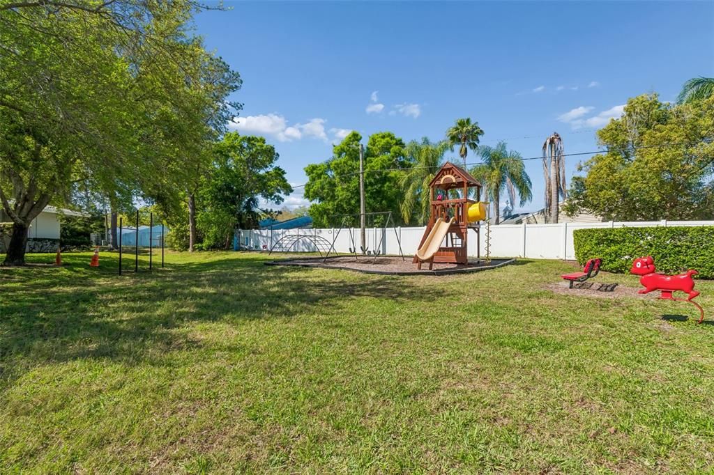 待售: $210,000 (2 贝兹, 2 浴室, 906 平方英尺)