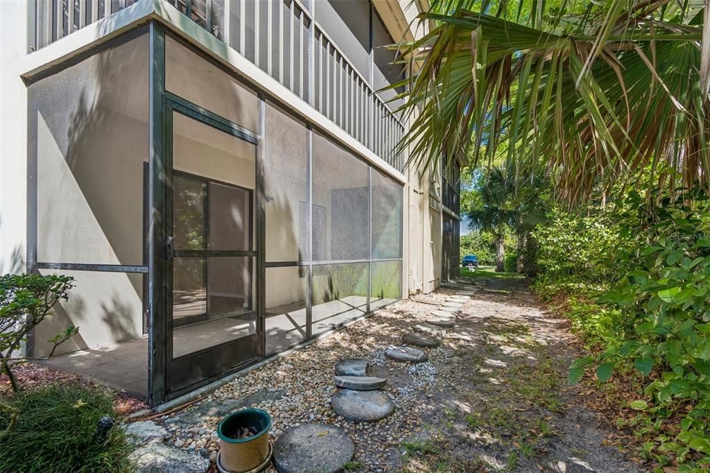 待售: $210,000 (2 贝兹, 2 浴室, 906 平方英尺)