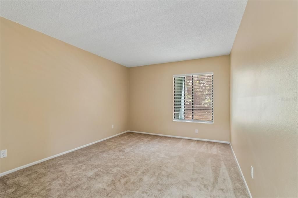 待售: $210,000 (2 贝兹, 2 浴室, 906 平方英尺)