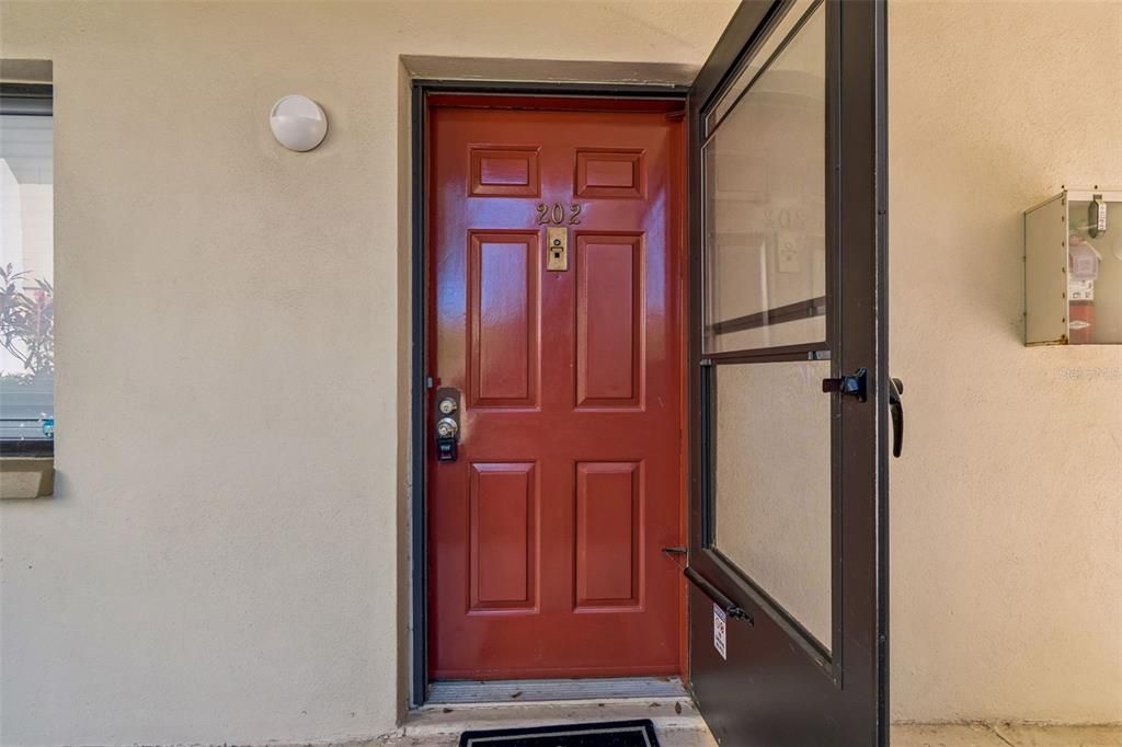 待售: $210,000 (2 贝兹, 2 浴室, 906 平方英尺)