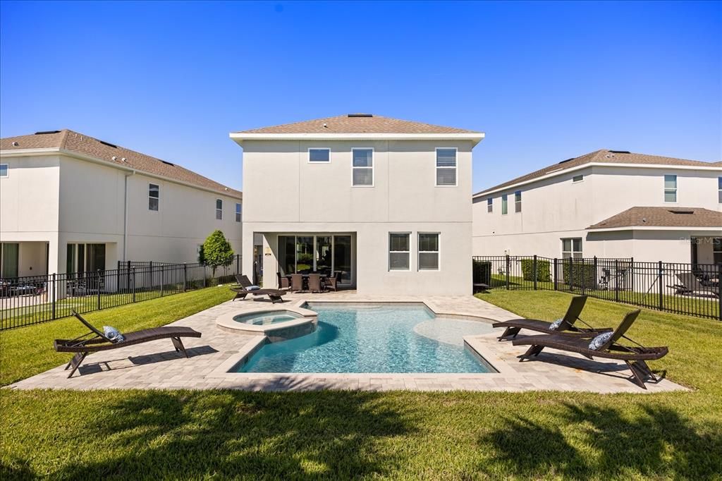 Activo con contrato: $620,000 (6 camas, 6 baños, 3317 Pies cuadrados)