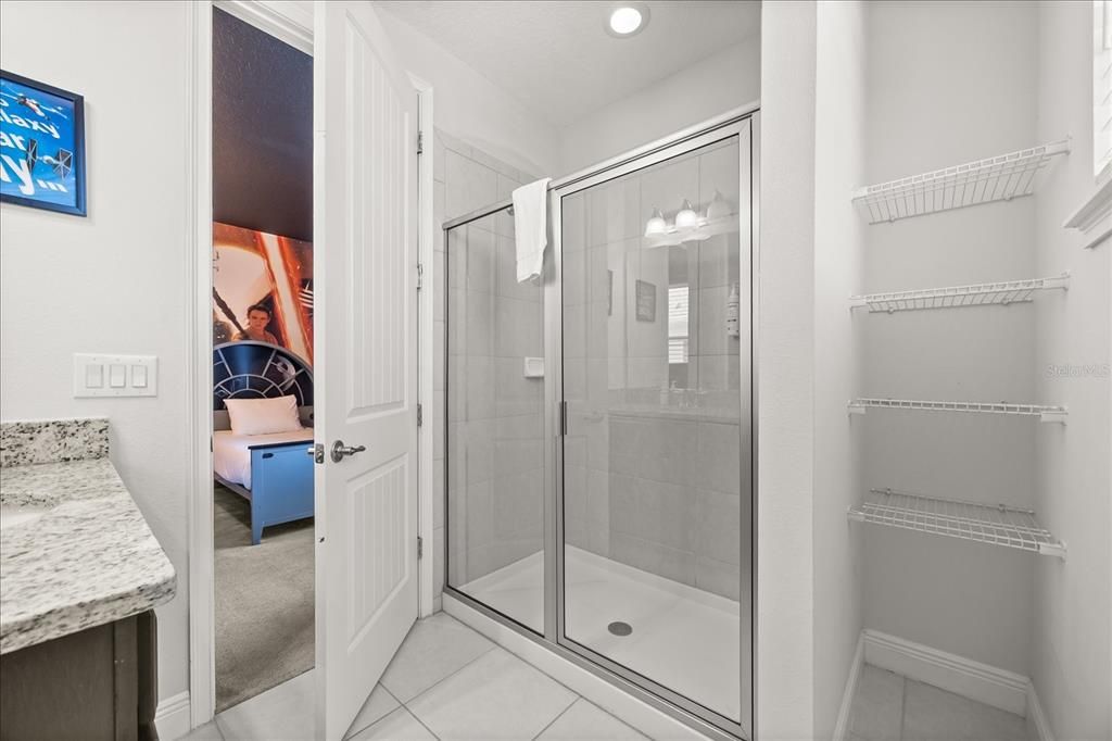 Activo con contrato: $620,000 (6 camas, 6 baños, 3317 Pies cuadrados)