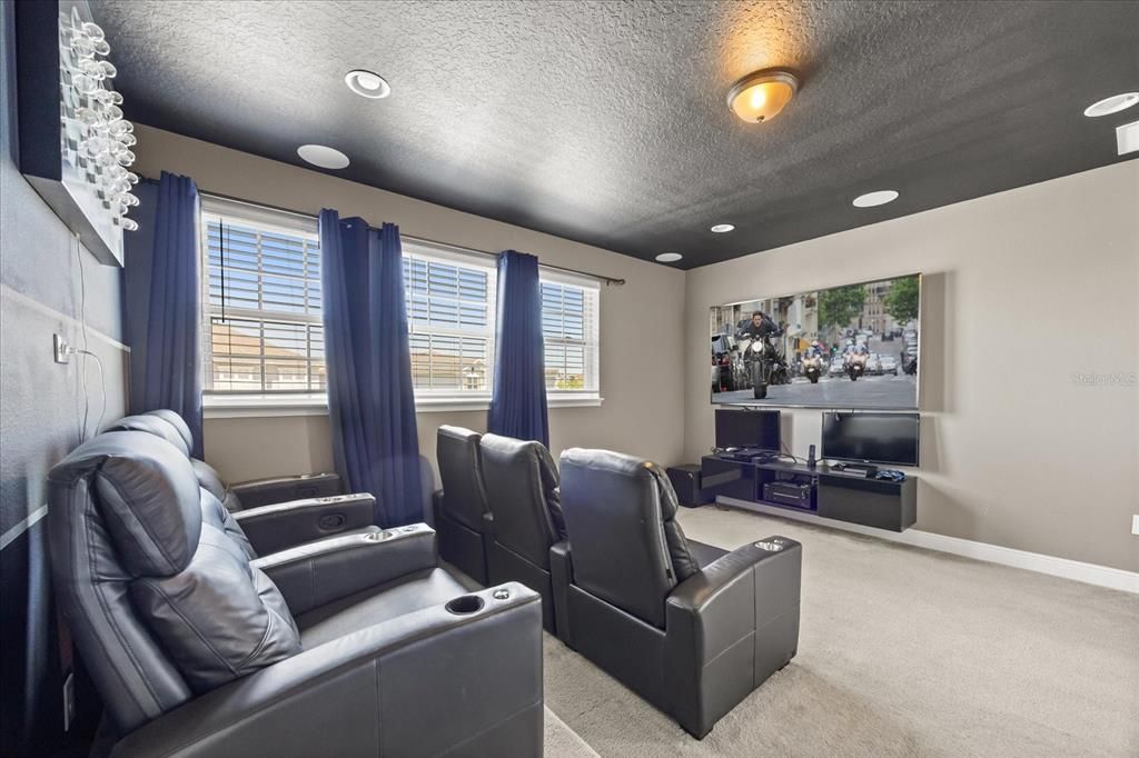 Activo con contrato: $620,000 (6 camas, 6 baños, 3317 Pies cuadrados)