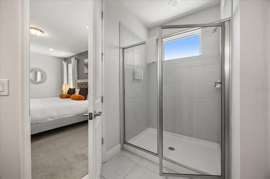 Activo con contrato: $620,000 (6 camas, 6 baños, 3317 Pies cuadrados)