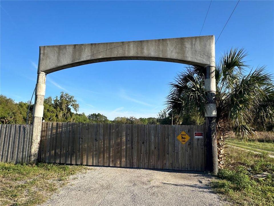 En Venta: $2,350,000 (4.75 acres)