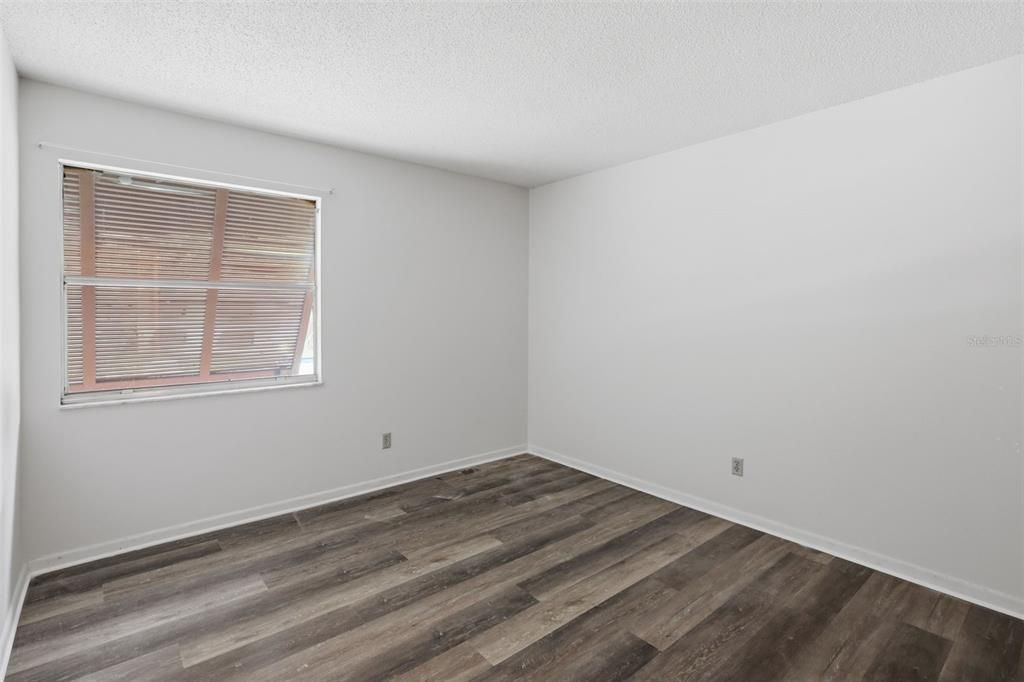 For Sale: $154,900 (2 beds, 2 baths, 897 Square Feet)