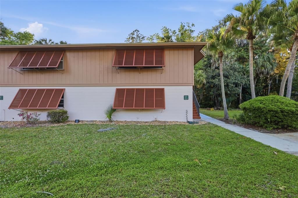 For Sale: $154,900 (2 beds, 2 baths, 897 Square Feet)