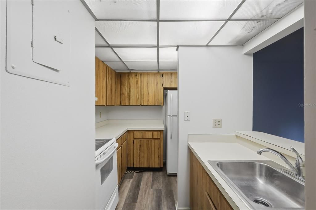 For Sale: $154,900 (2 beds, 2 baths, 897 Square Feet)