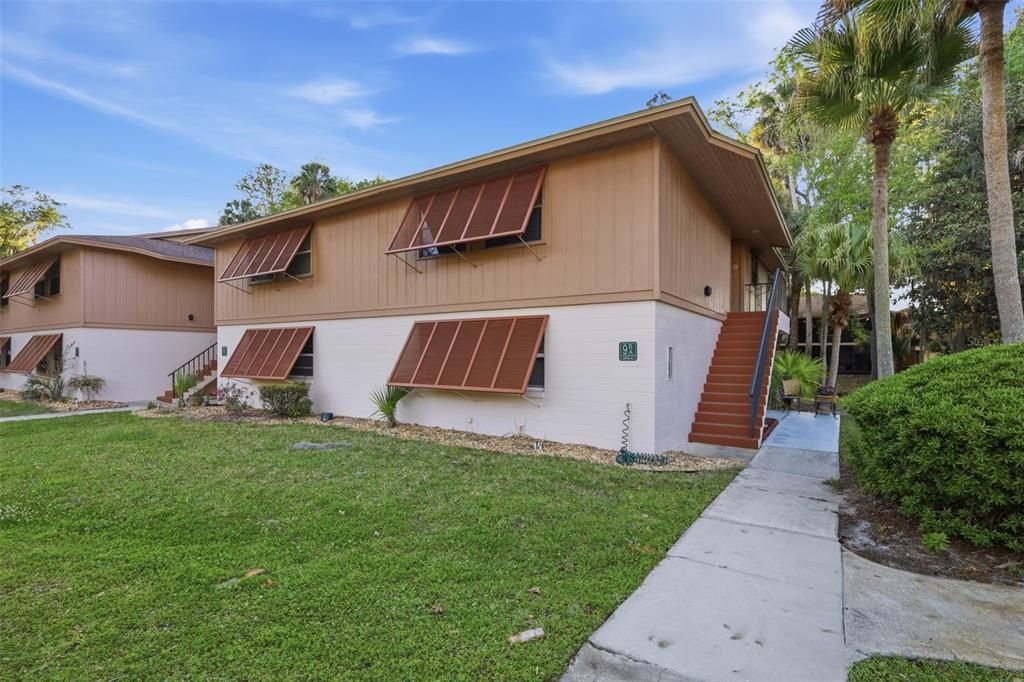 For Sale: $154,900 (2 beds, 2 baths, 897 Square Feet)