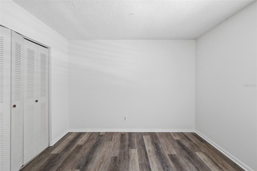 For Sale: $154,900 (2 beds, 2 baths, 897 Square Feet)