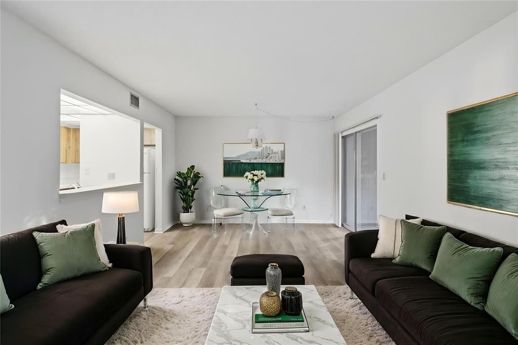 For Sale: $154,900 (2 beds, 2 baths, 897 Square Feet)