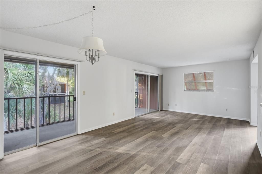 For Sale: $154,900 (2 beds, 2 baths, 897 Square Feet)