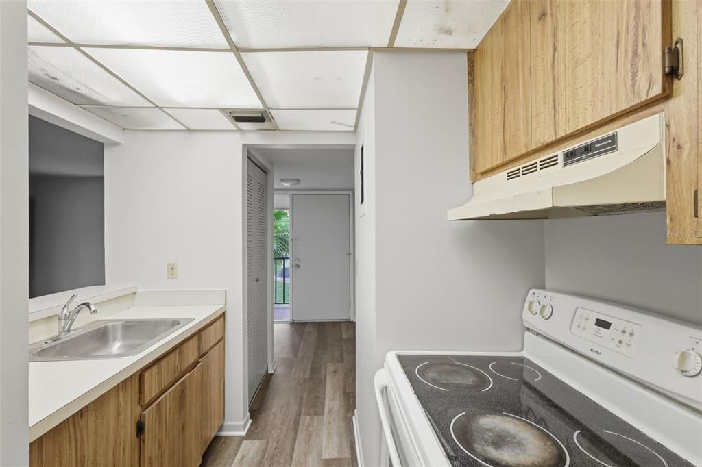 For Sale: $154,900 (2 beds, 2 baths, 897 Square Feet)