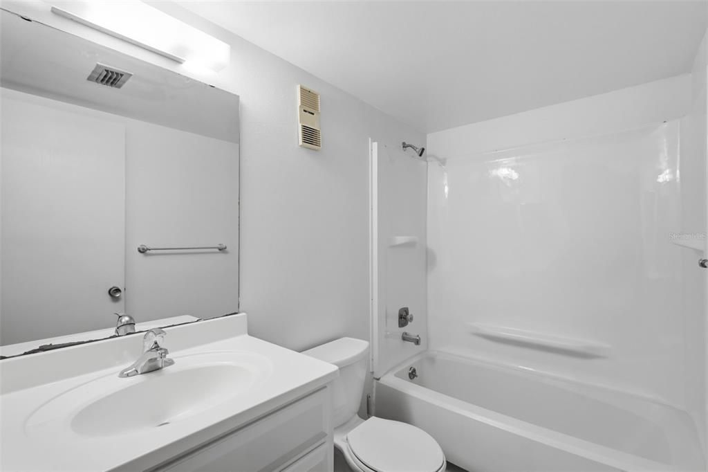 For Sale: $154,900 (2 beds, 2 baths, 897 Square Feet)