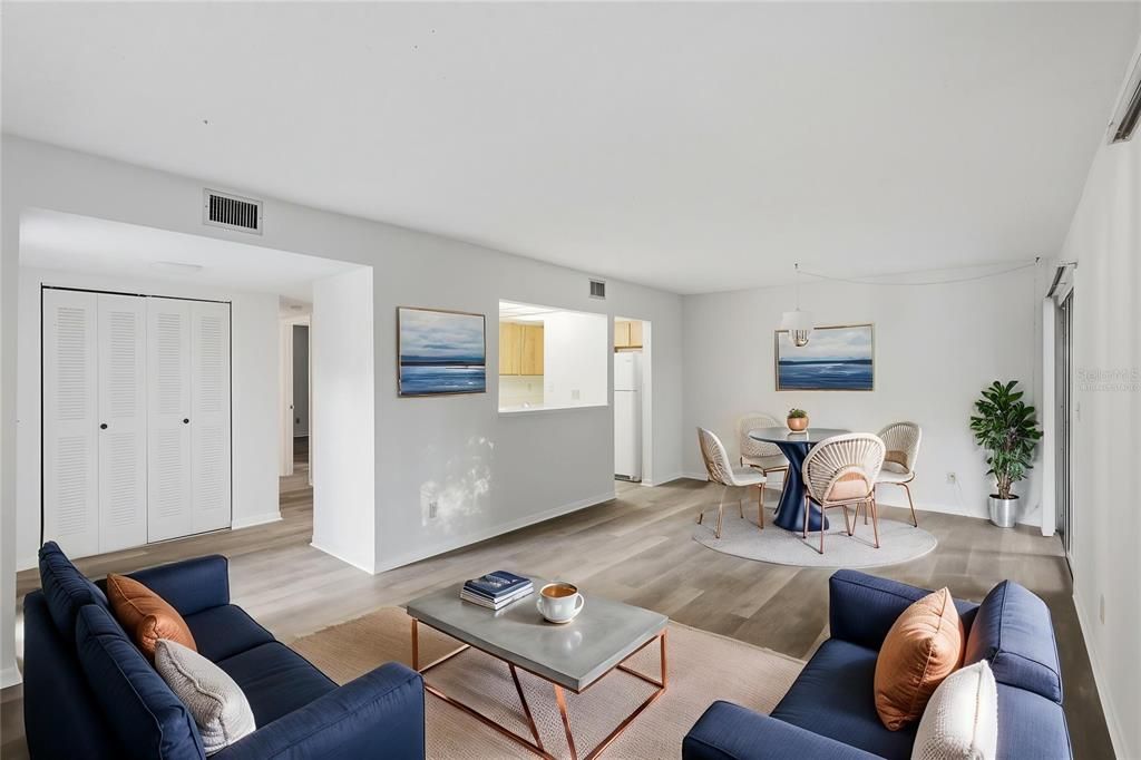For Sale: $154,900 (2 beds, 2 baths, 897 Square Feet)
