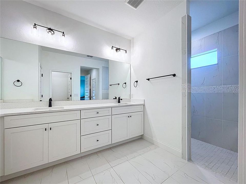 En Venta: $669,000 (4 camas, 2 baños, 2222 Pies cuadrados)