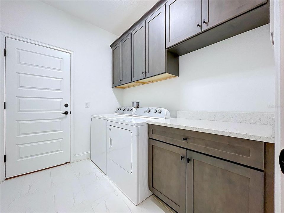 En Venta: $669,000 (4 camas, 2 baños, 2222 Pies cuadrados)