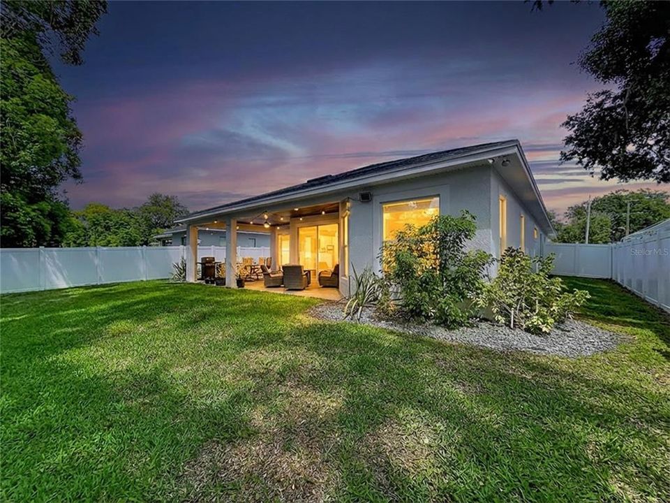 En Venta: $669,000 (4 camas, 2 baños, 2222 Pies cuadrados)