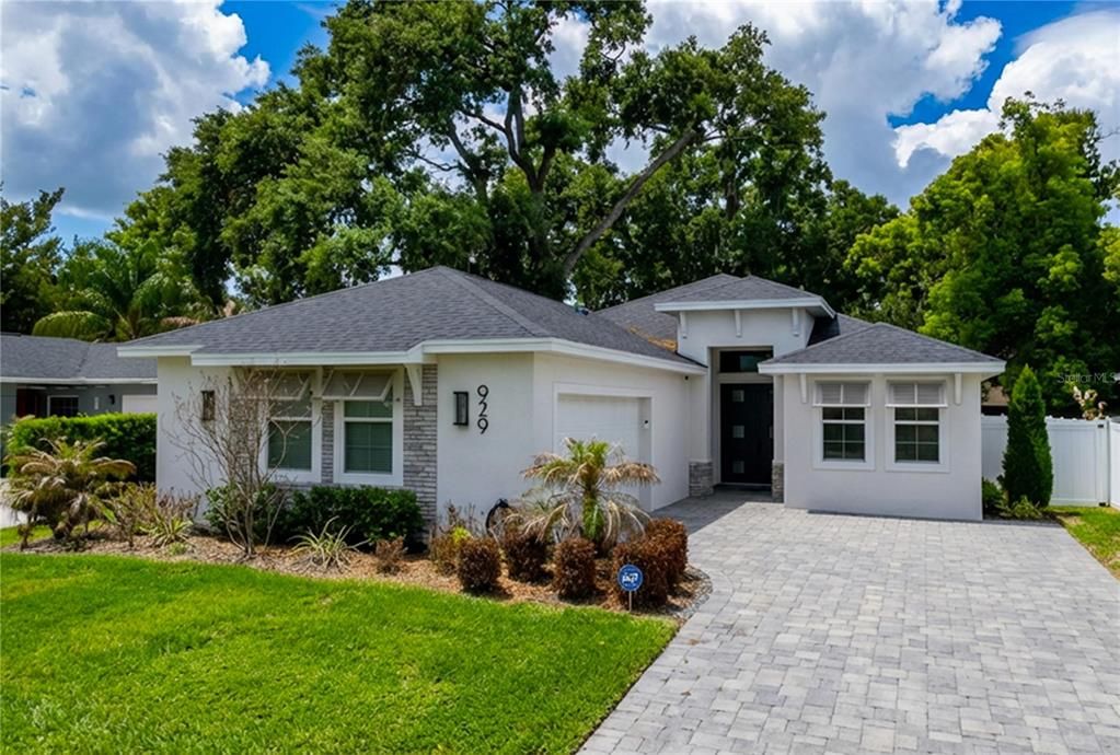 En Venta: $669,000 (4 camas, 2 baños, 2222 Pies cuadrados)
