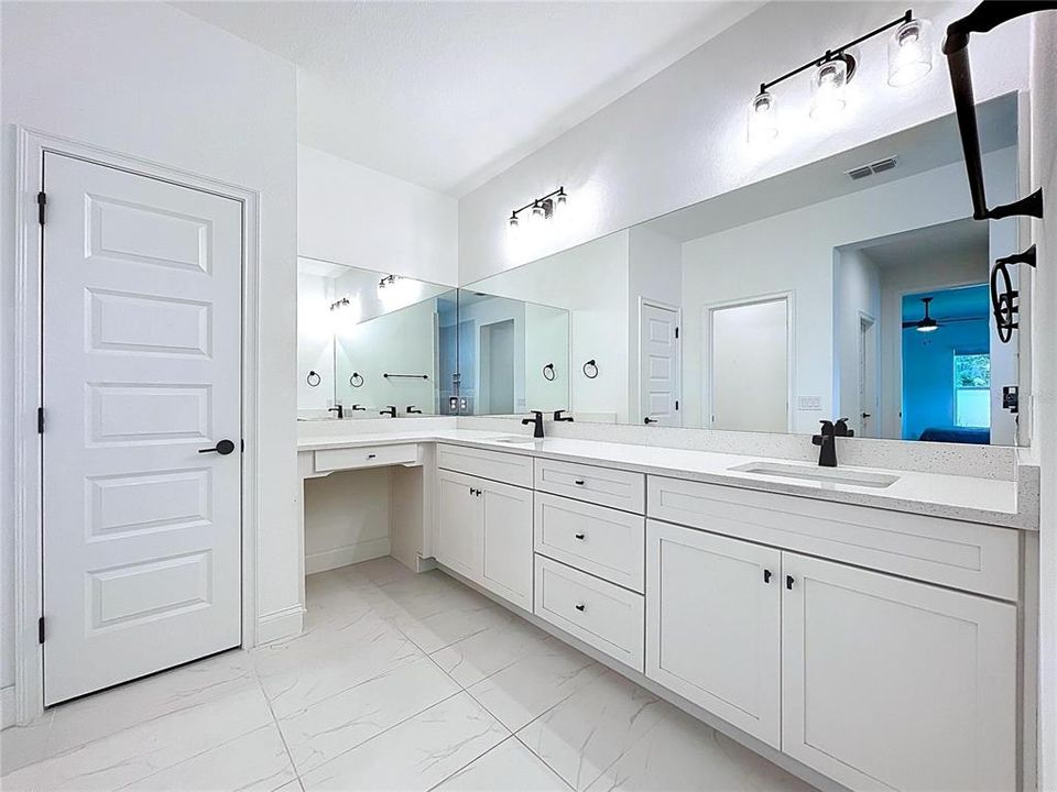 En Venta: $669,000 (4 camas, 2 baños, 2222 Pies cuadrados)
