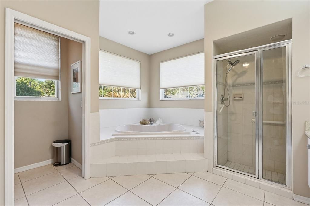 Activo con contrato: $485,000 (4 camas, 2 baños, 2661 Pies cuadrados)