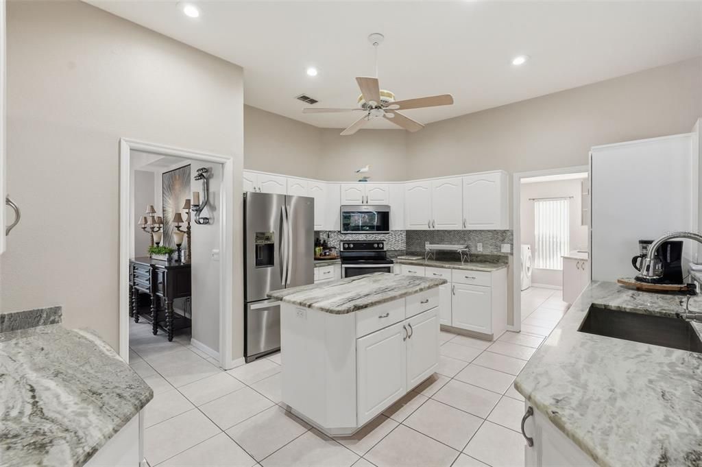 Activo con contrato: $485,000 (4 camas, 2 baños, 2661 Pies cuadrados)