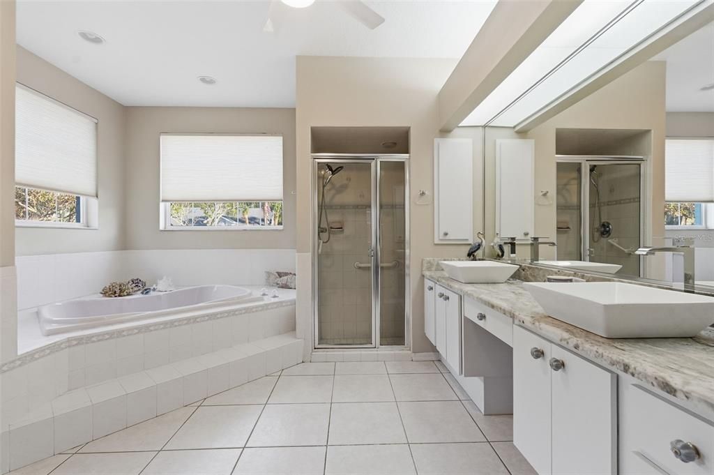 Activo con contrato: $485,000 (4 camas, 2 baños, 2661 Pies cuadrados)