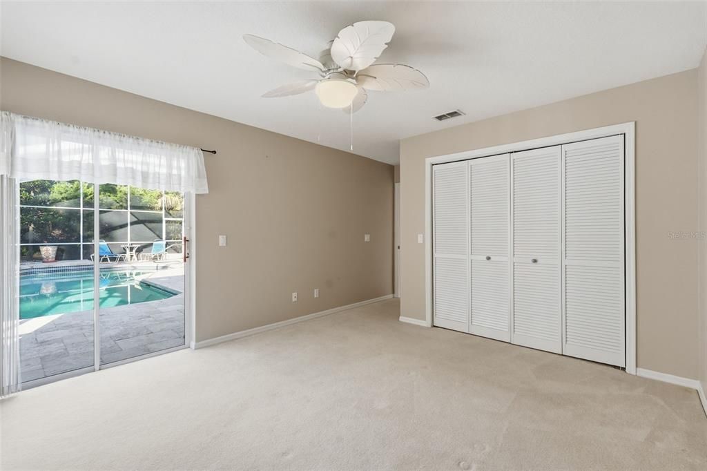 Activo con contrato: $485,000 (4 camas, 2 baños, 2661 Pies cuadrados)