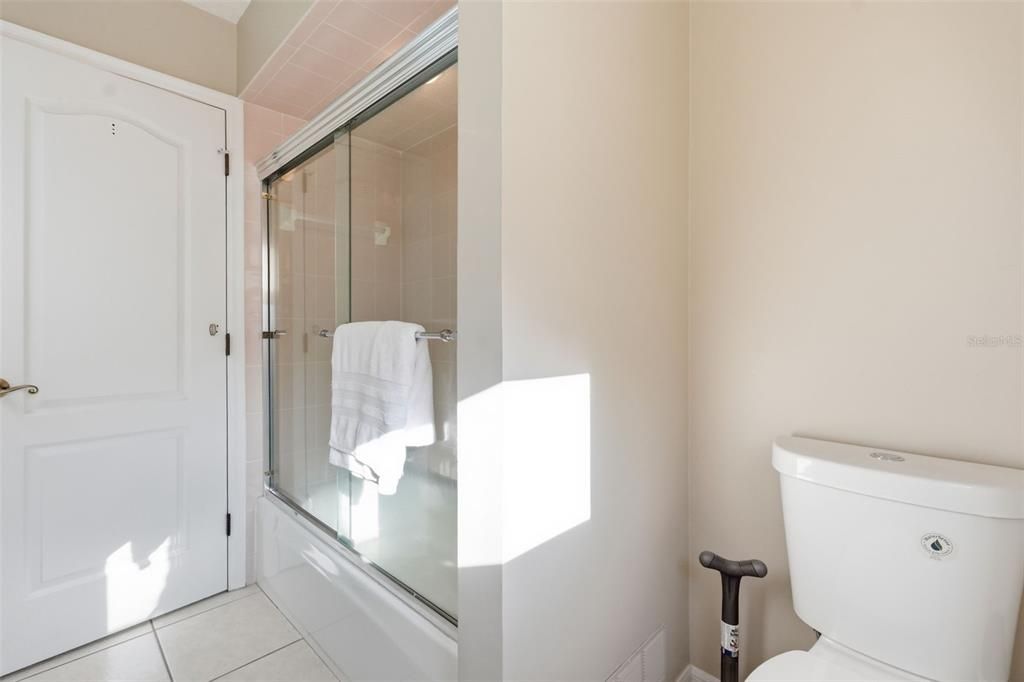 Activo con contrato: $485,000 (4 camas, 2 baños, 2661 Pies cuadrados)
