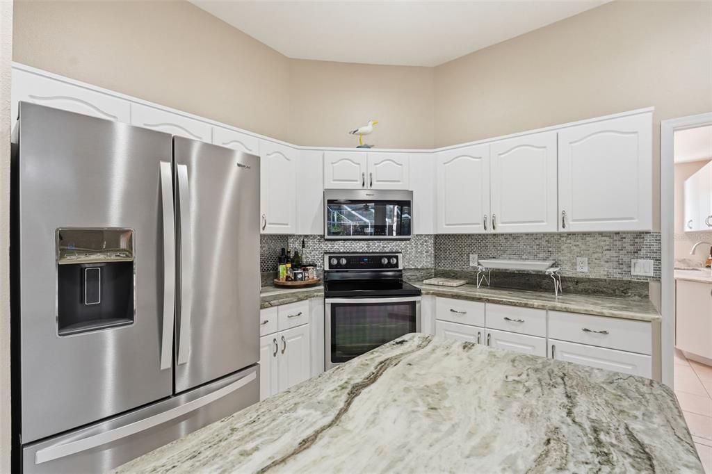 Activo con contrato: $485,000 (4 camas, 2 baños, 2661 Pies cuadrados)