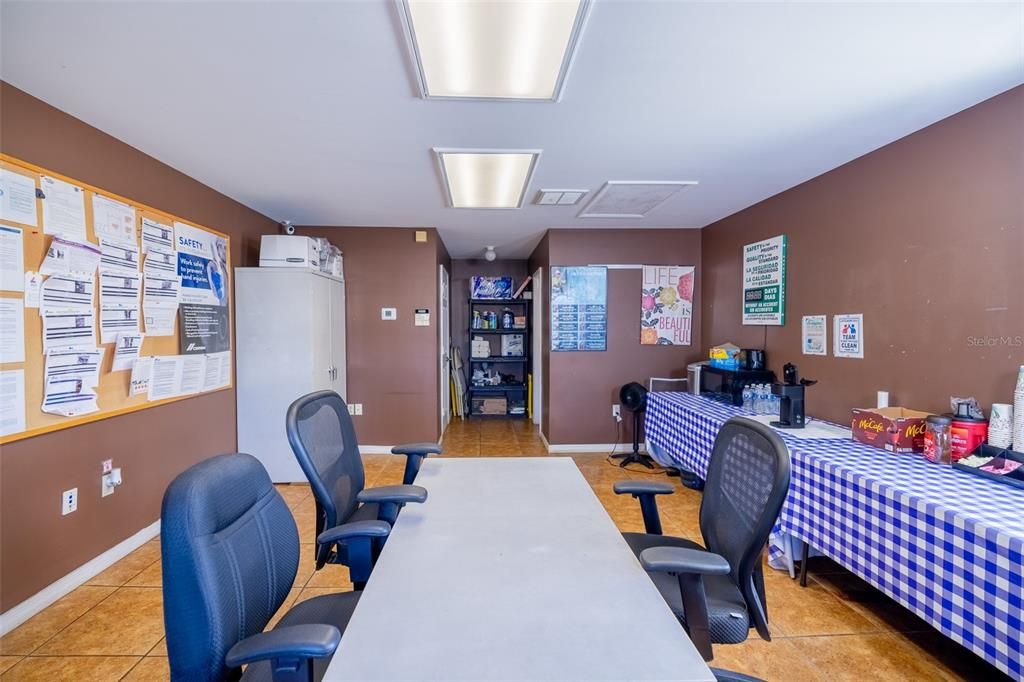 待售: $995,000 (0 贝兹, 0 浴室, 1118 平方英尺)