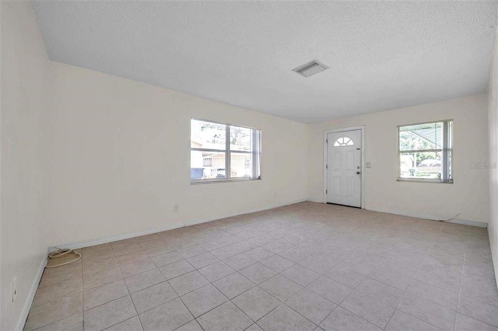 En Venta: $465,000 (5 camas, 0 baños, 1846 Pies cuadrados)