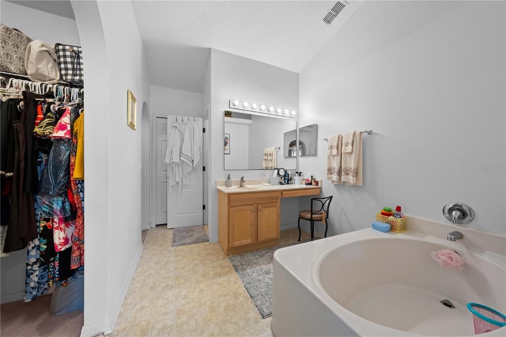 En Venta: $599,900 (5 camas, 2 baños, 2979 Pies cuadrados)