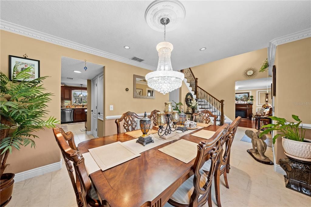 En Venta: $599,900 (5 camas, 2 baños, 2979 Pies cuadrados)